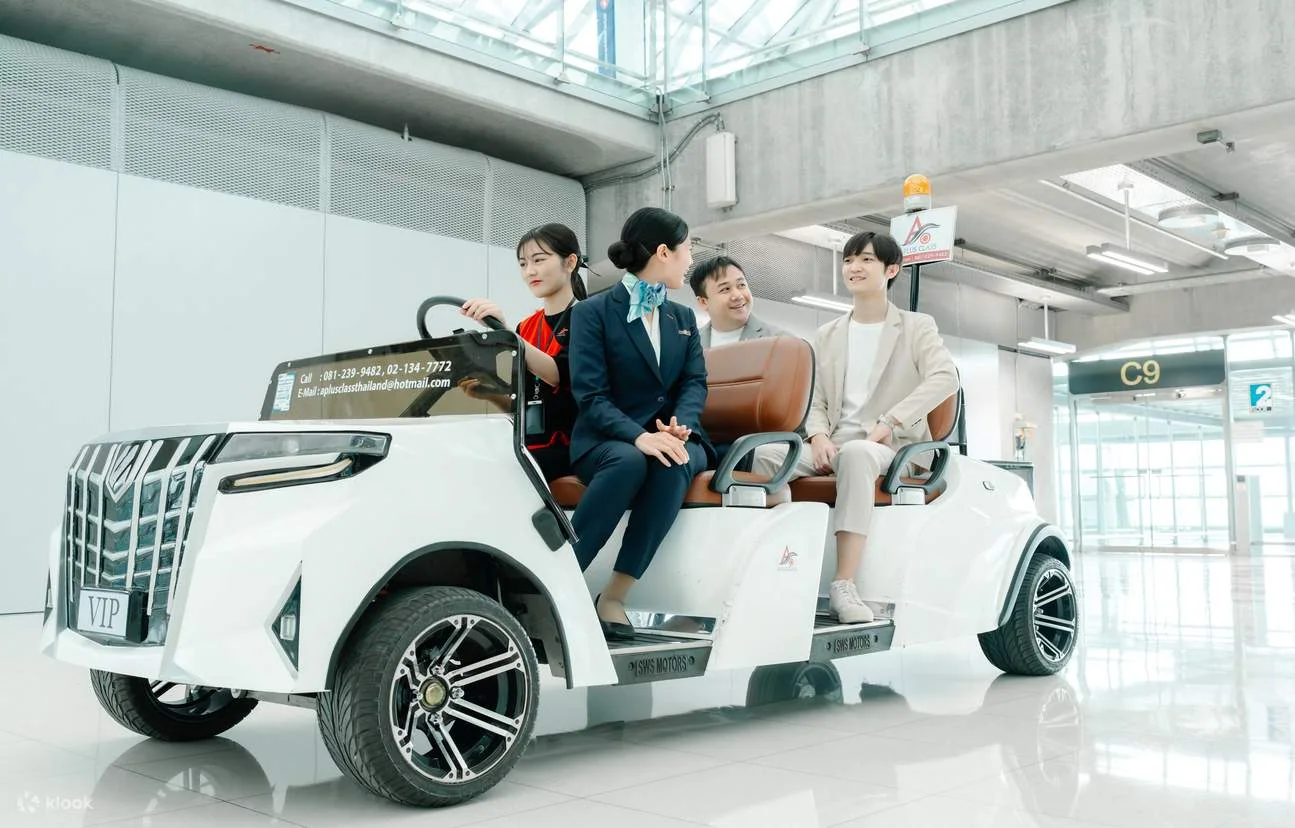 Electric VIP airport buggy with dedicated passenger escort